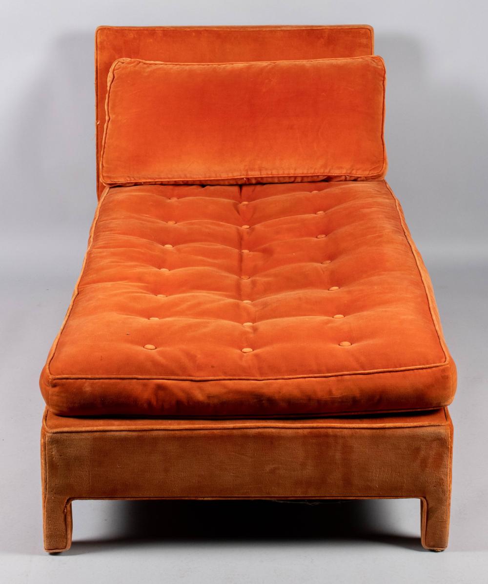 UPHOLSTERED CHAISE LOUNGE, 1970S 30