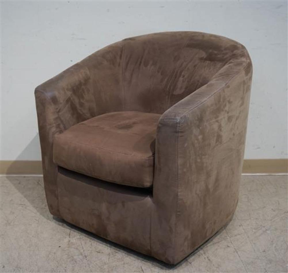 UPHOLSTERED HORSESHOE-BACK