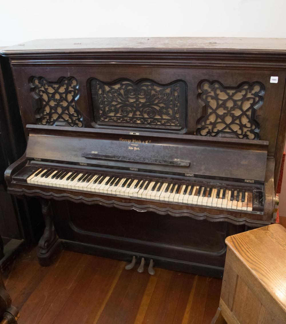 UPRIGHT GRAND PIANOUPRIGHT GRAND