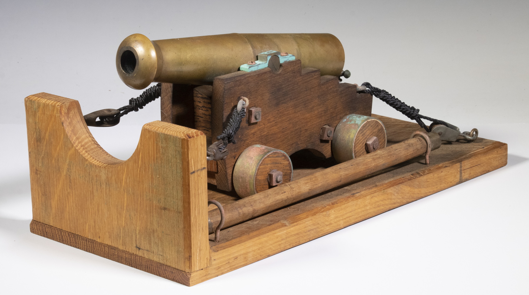 US 1779 MODEL NAVAL CANNON ON