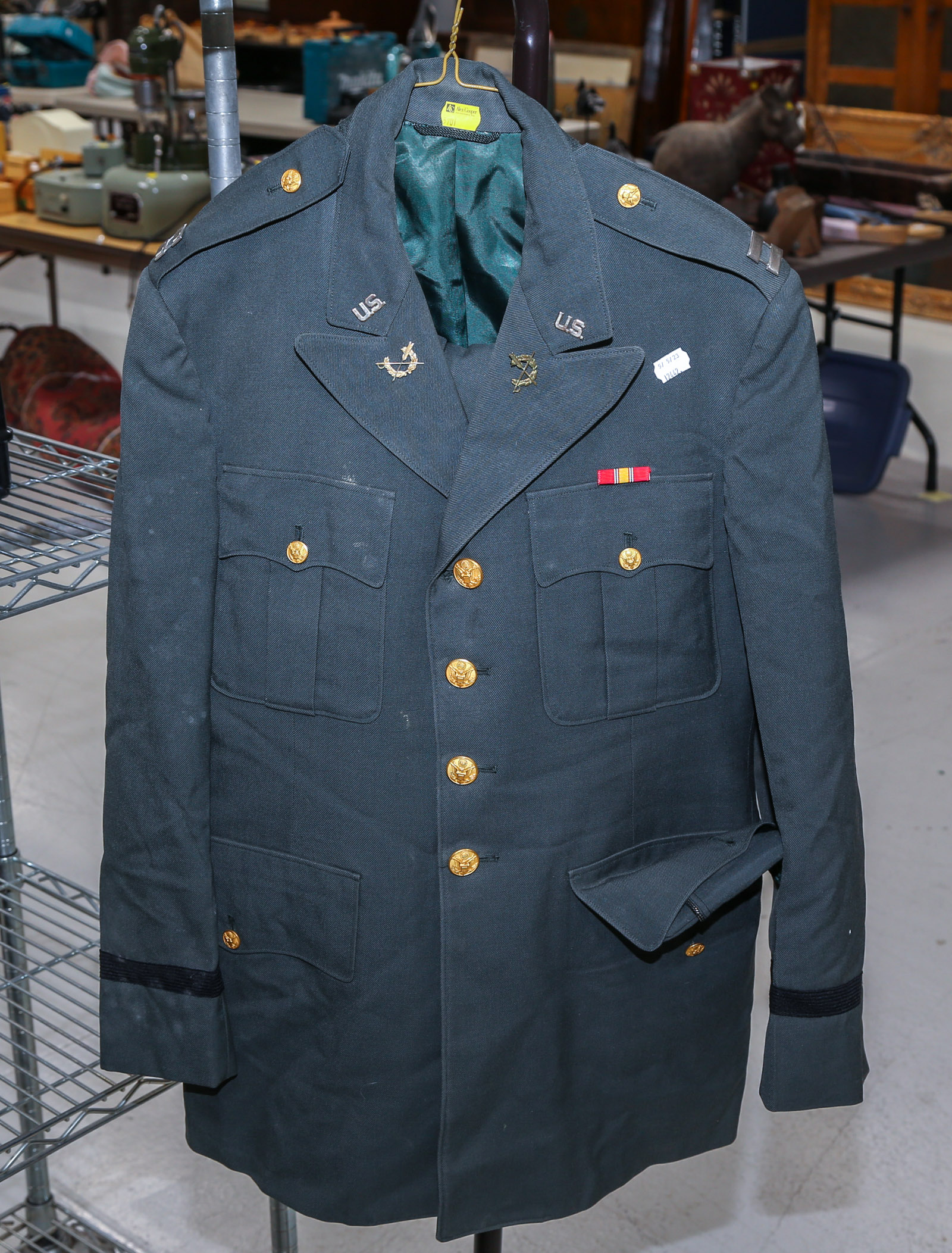 US ARMY CAPTAIN'S UNIFORM Vietnam