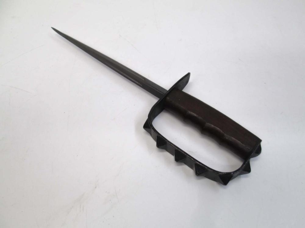 U.S. MODEL 1917 TRENCH KNIFE HAVING