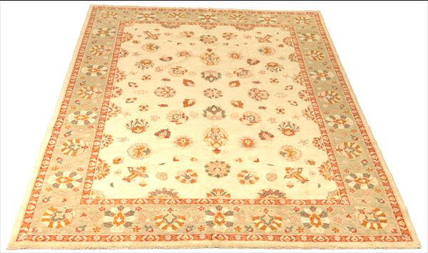 USHAK CARPET 12'9" x 9' Medium