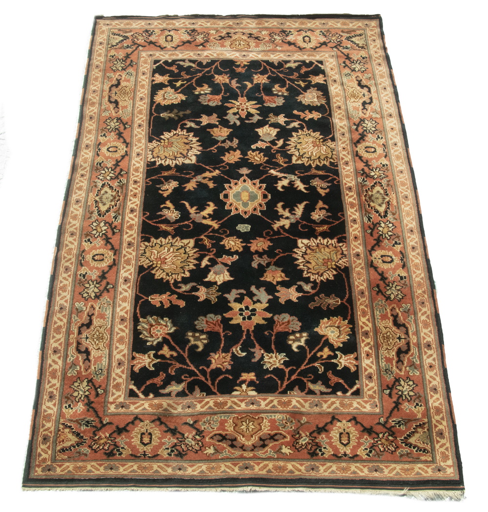 USHAK CARPET (5'9" X 9'6")