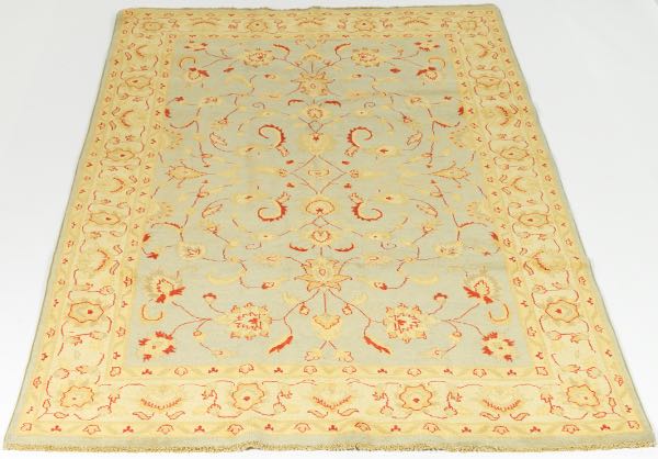 USHAK CARPET  6'7" x 10' Medium low