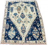 USHAK CARPET A tan-ivory field