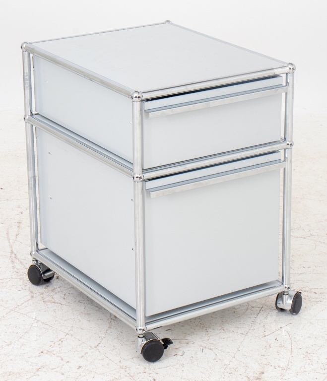 USM HALLER WHITE CHROME & FORMICA