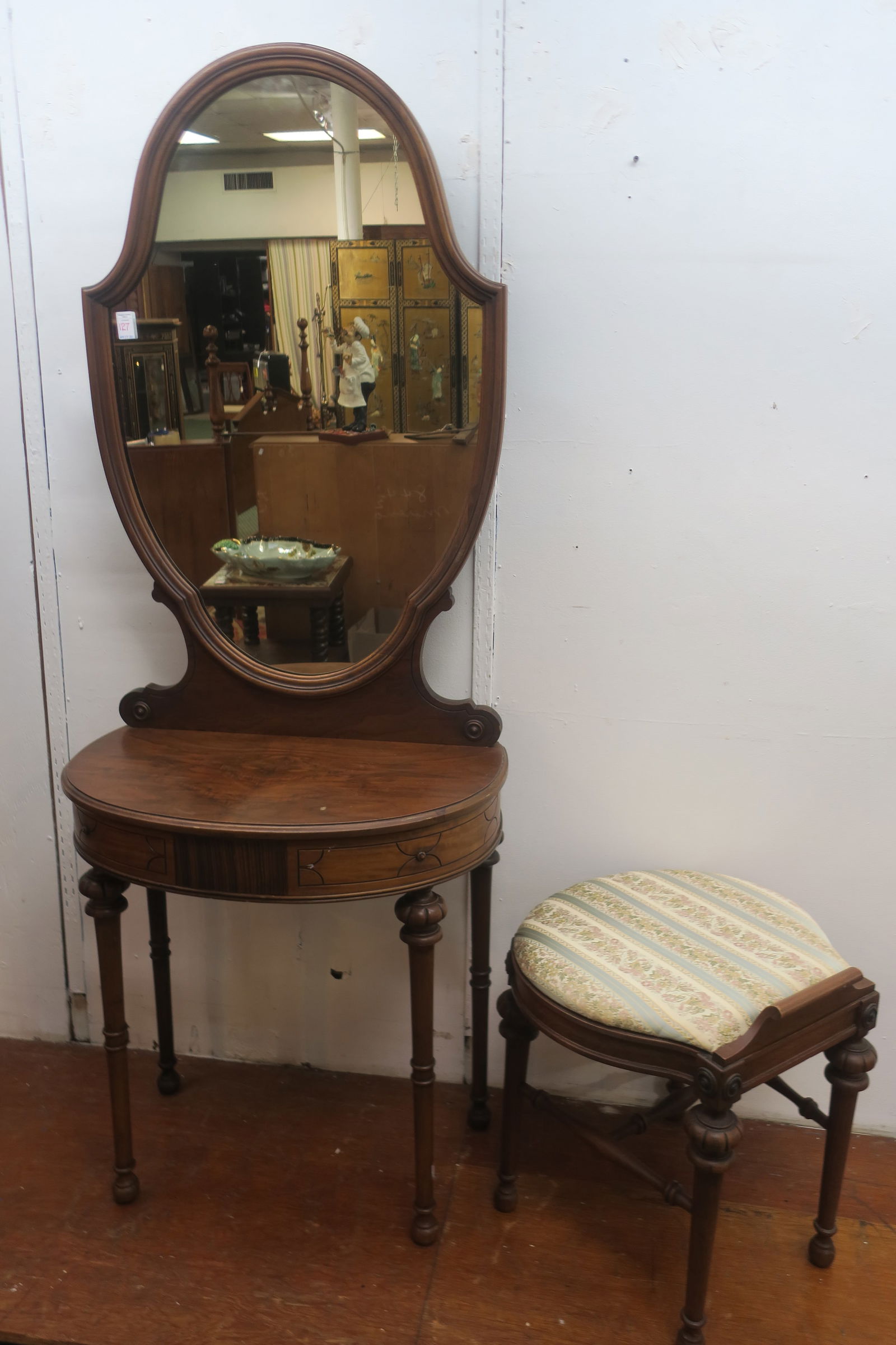 VANITY WITH SHIELD MIRROR AND