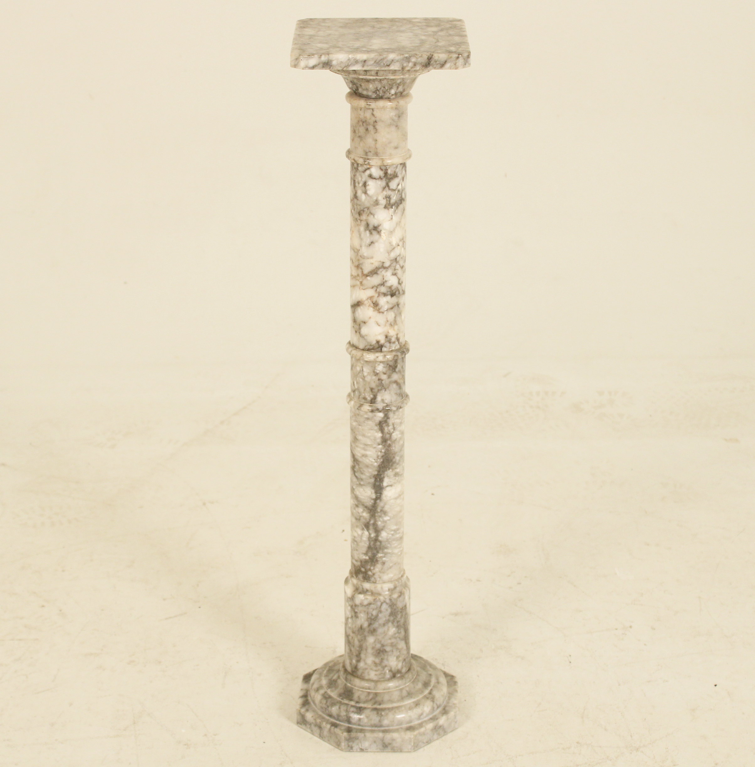 VARIEGATED GREY/WHITE MARBLE