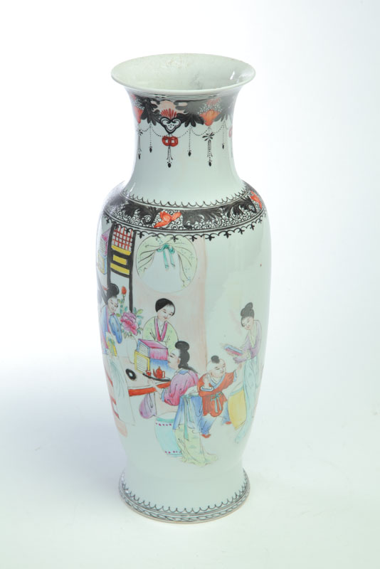 VASE.  China  mid 20th century 
