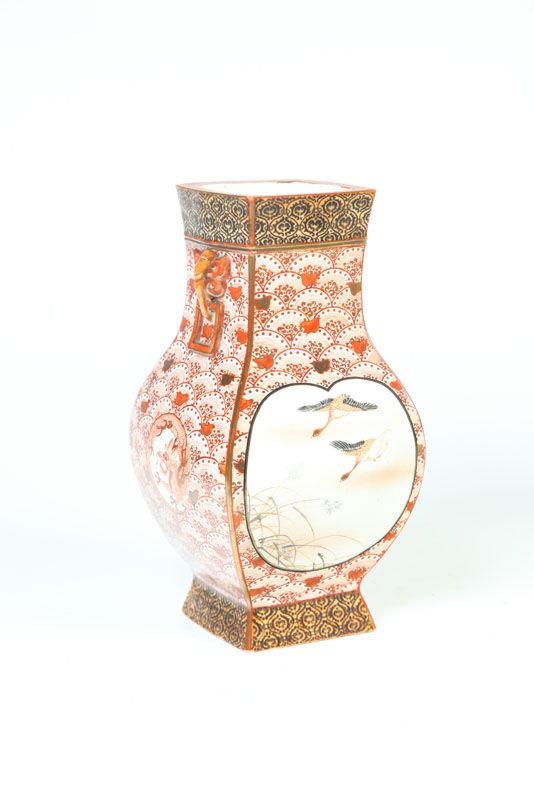 VASE.  Japan  early 20th century 