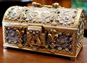 VELVET INTERIOR LOCKING JEWELR