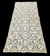 VENETIAN LACE BANQUET TABLECLO