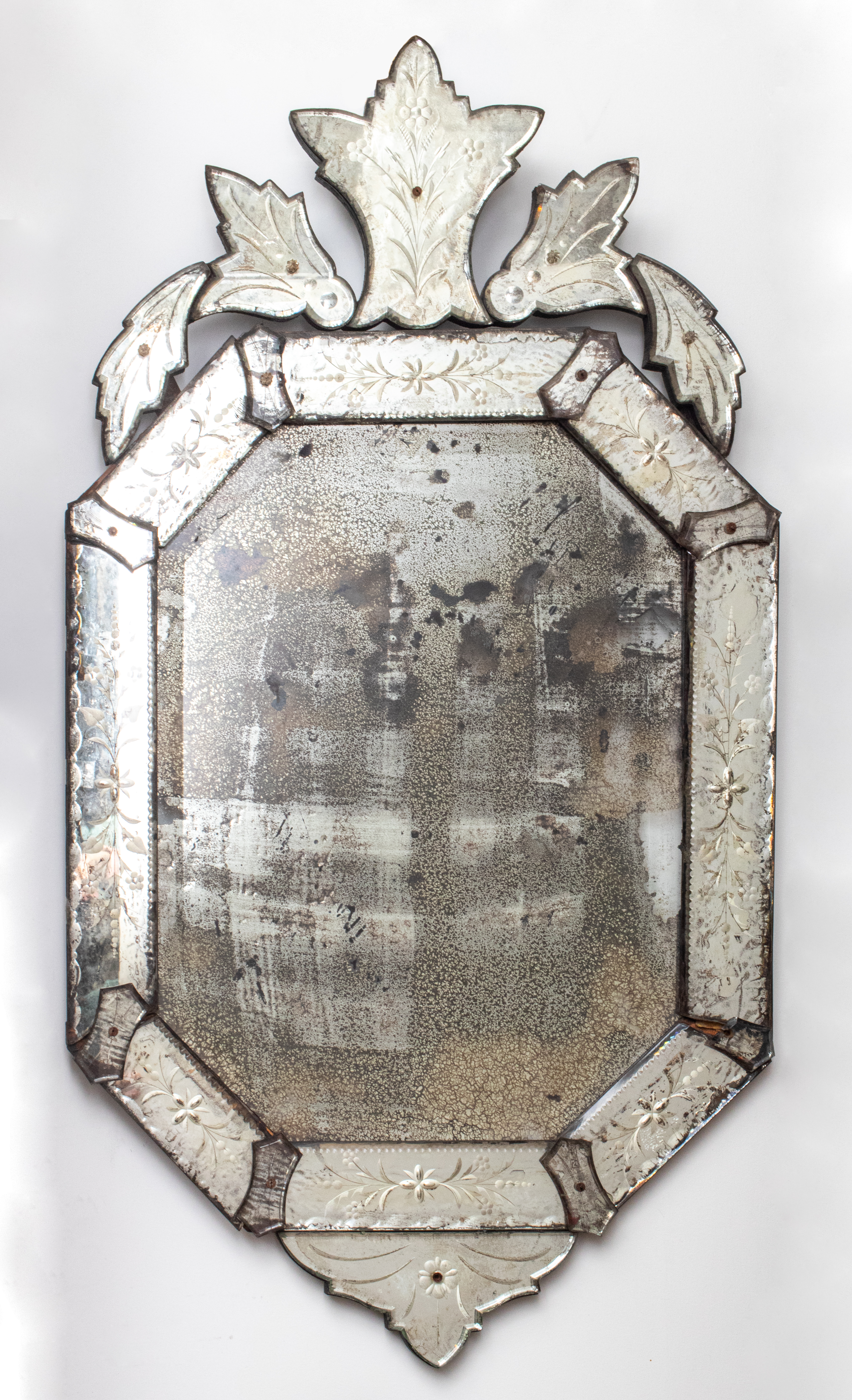VENETIAN WHEEL-ENGRAVED SILVERED