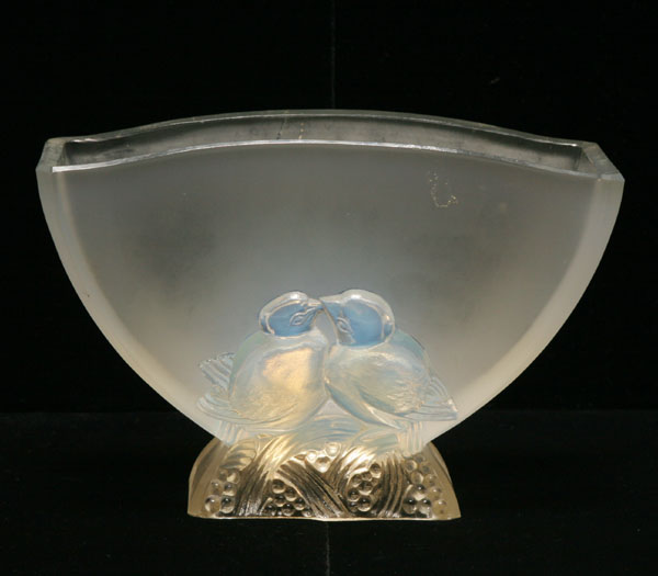 Verlys opalescent art glass vase