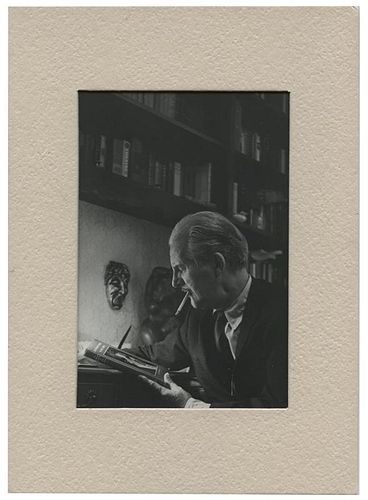 VERNON IN HIS LIBRARY.Vernon, Dai