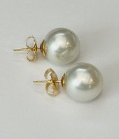 VERY FINE PAIR OF 13.0MM WHITE