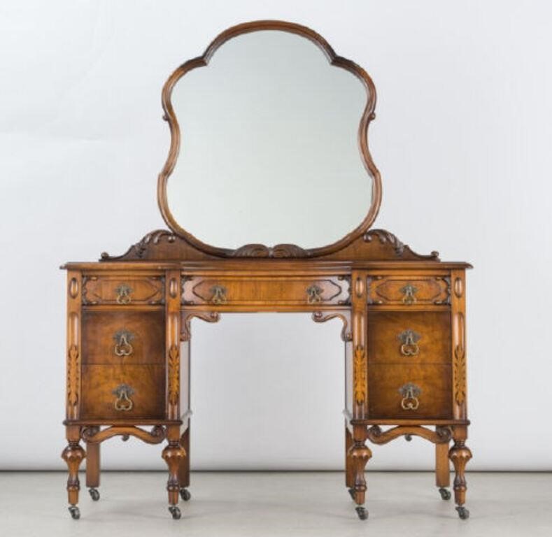 VERY GOOD WALNUT TWIN-PEDESTAL