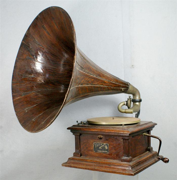 Victor III oak disc record player