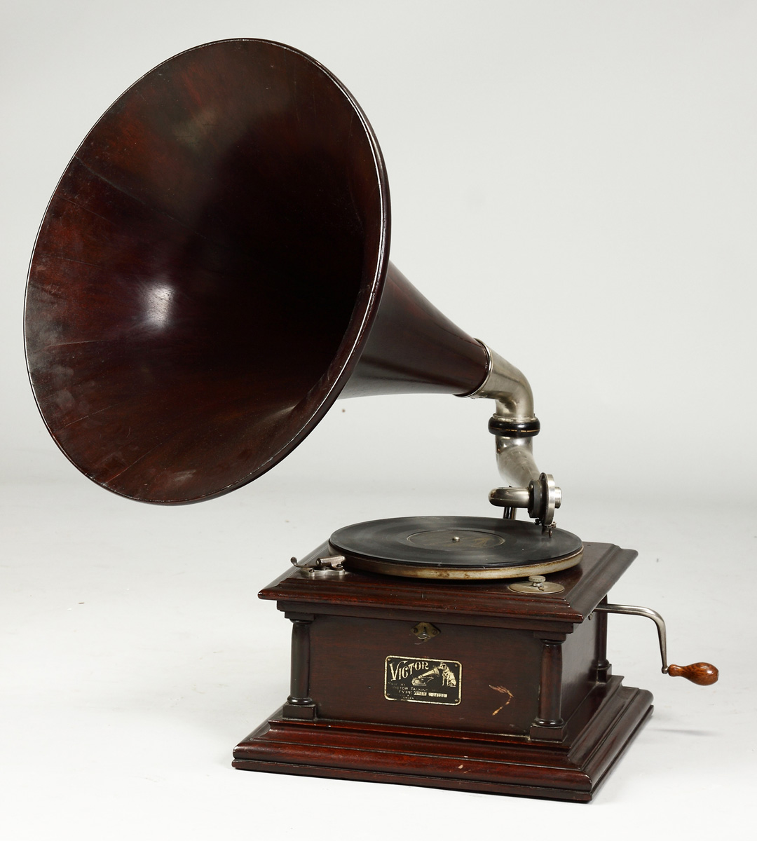 Victor 'IV' With smooth mahogany