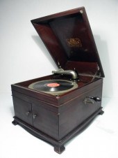 Victor Talking Machine Co. ''V