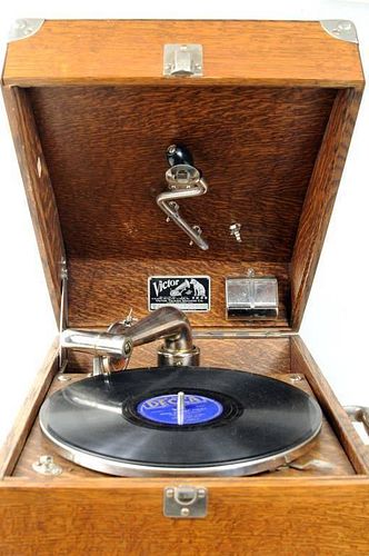 "VICTOR TALKING MACHINE"