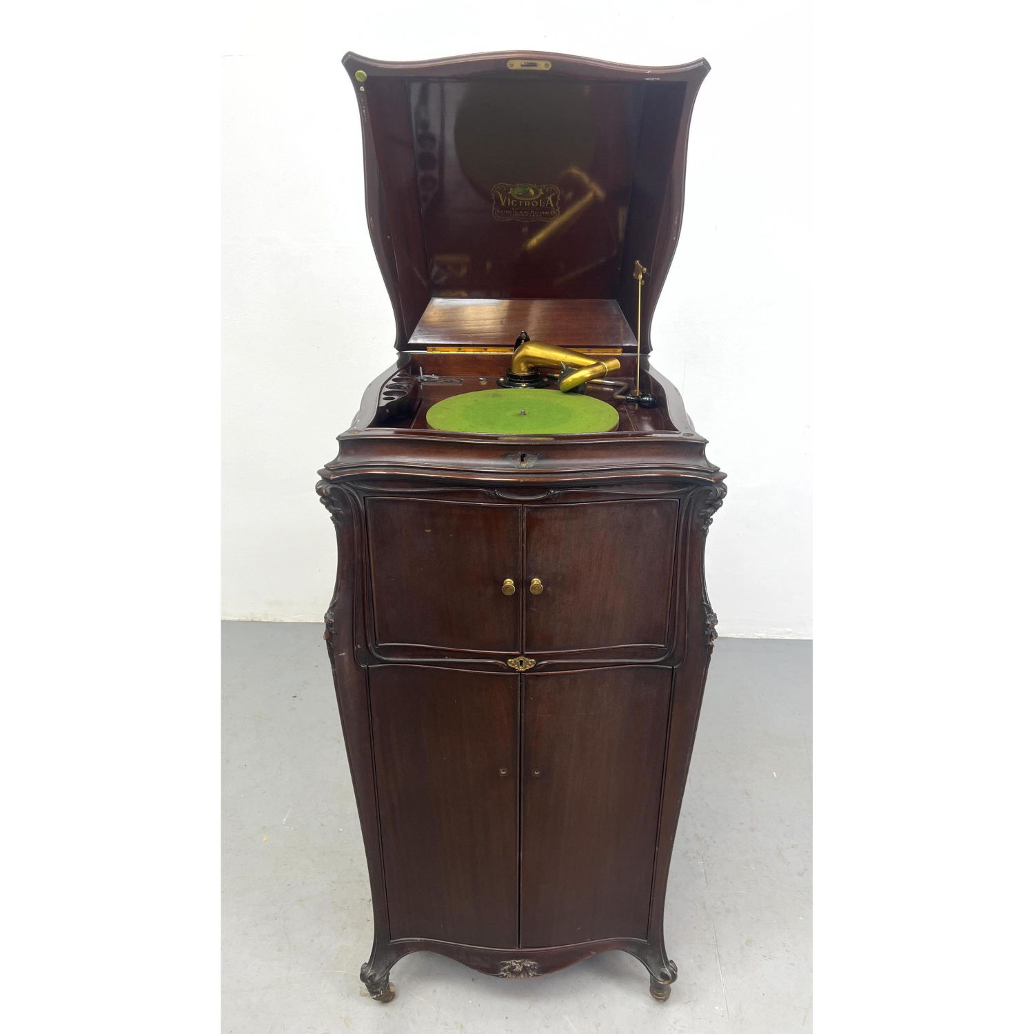 Victor Talking Machine Victrola.