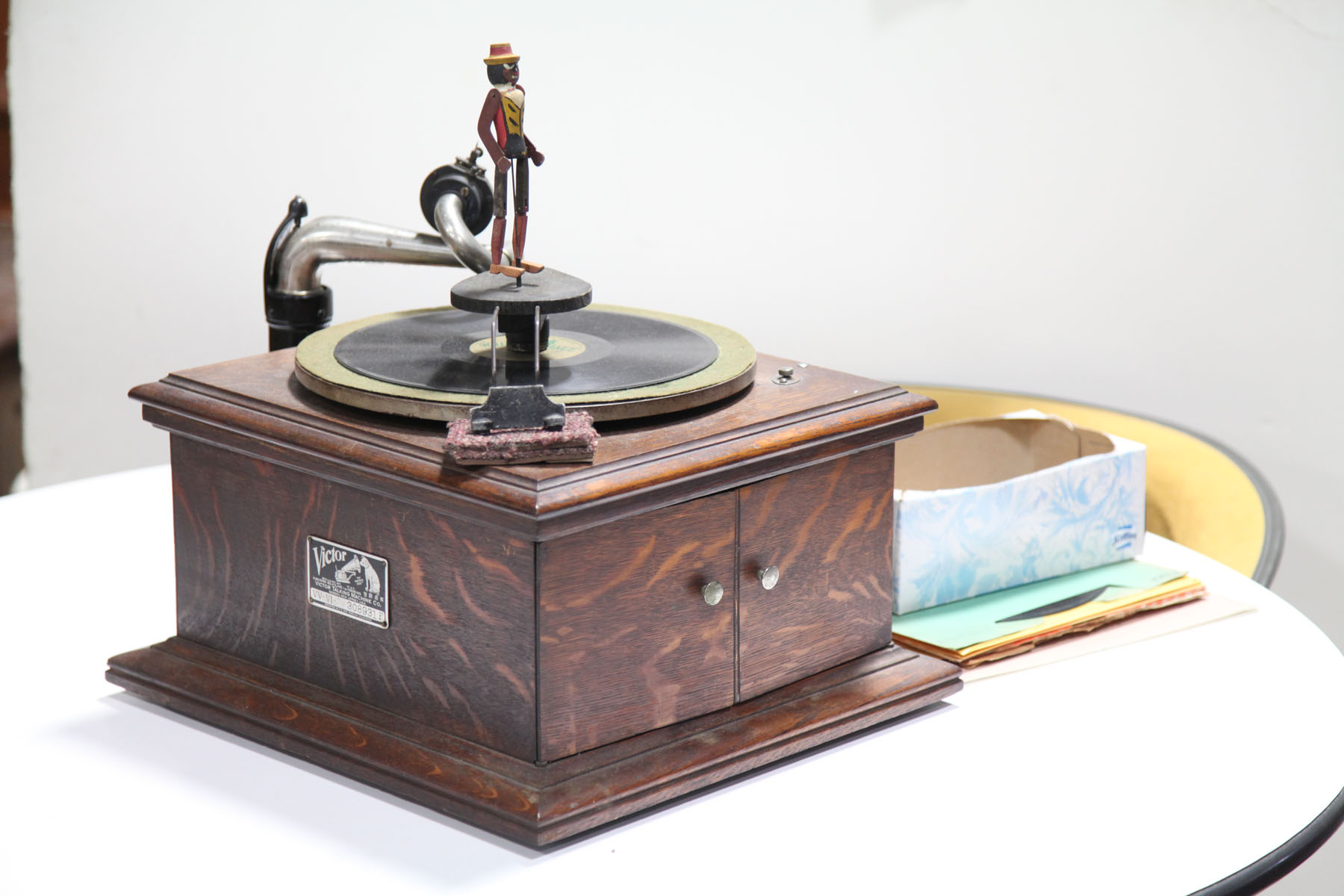 VICTOR TALKING MACHINE WITH DANCING
