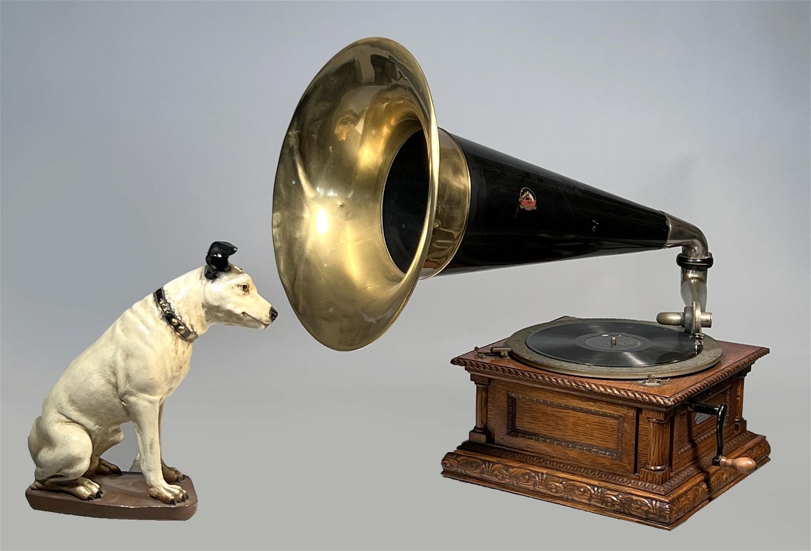 VICTOR TALKING MACHINE WITH HORN