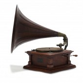 VICTOR V PHONOGRAPH WITH LARGE