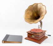 VICTOR VICTROLA BY THE GRAMOPH