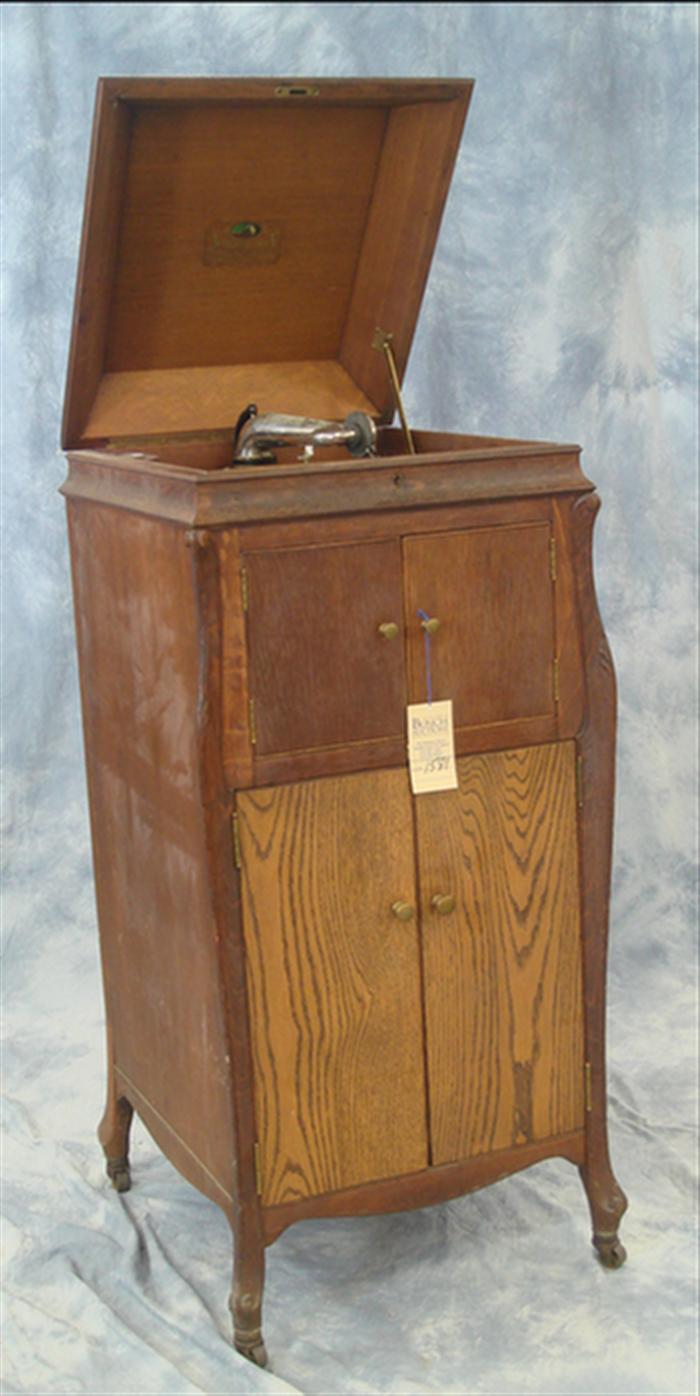 Victor VV-XIV upright oak victrola,