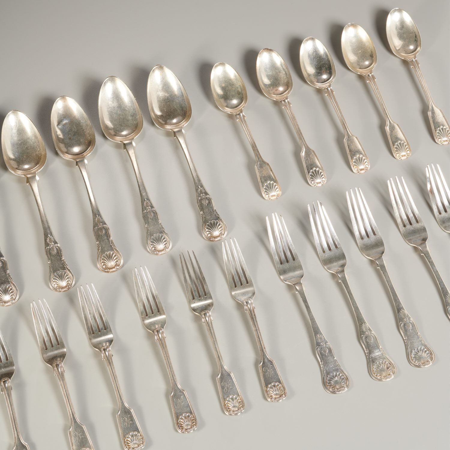VICTORIAN (23) PIECE ASSEMBLED