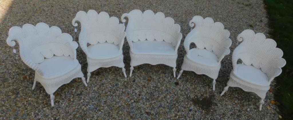 VICTORIAN 5-PIECE PARLOR SET IN A