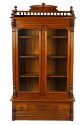 VICTORIAN BOOKCASEthe doors op