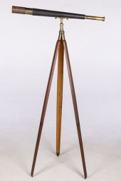 VICTORIAN BRASS TELESCOPE ON S