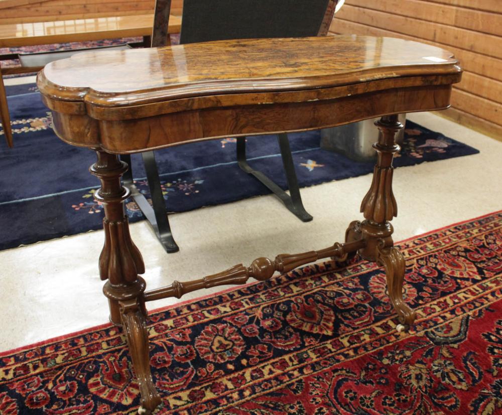 VICTORIAN BURL WALNUT GAME