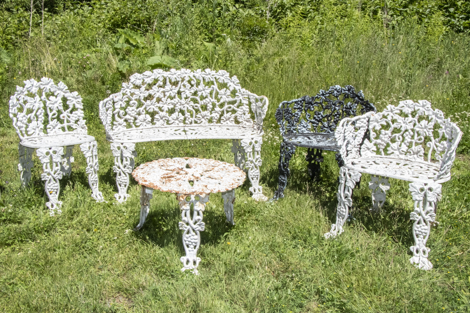 VICTORIAN CAST IRON GARDEN SET 19th