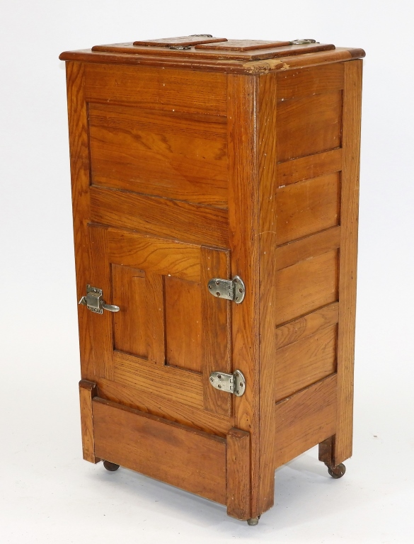VICTORIAN DIMINUTIVE GOLDEN OAK ICE