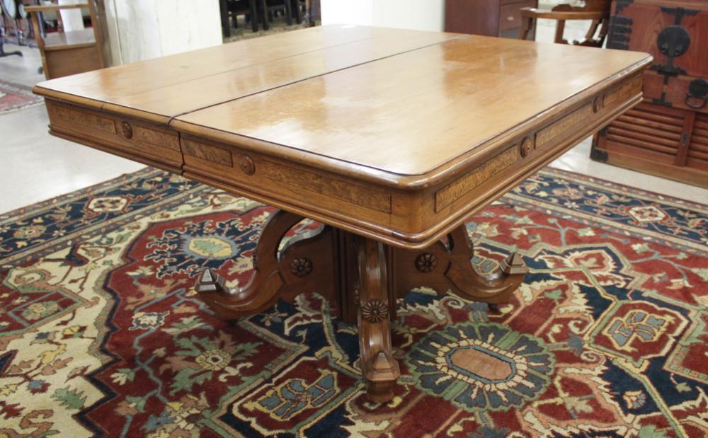 VICTORIAN DINING TABLE WITH FIVE