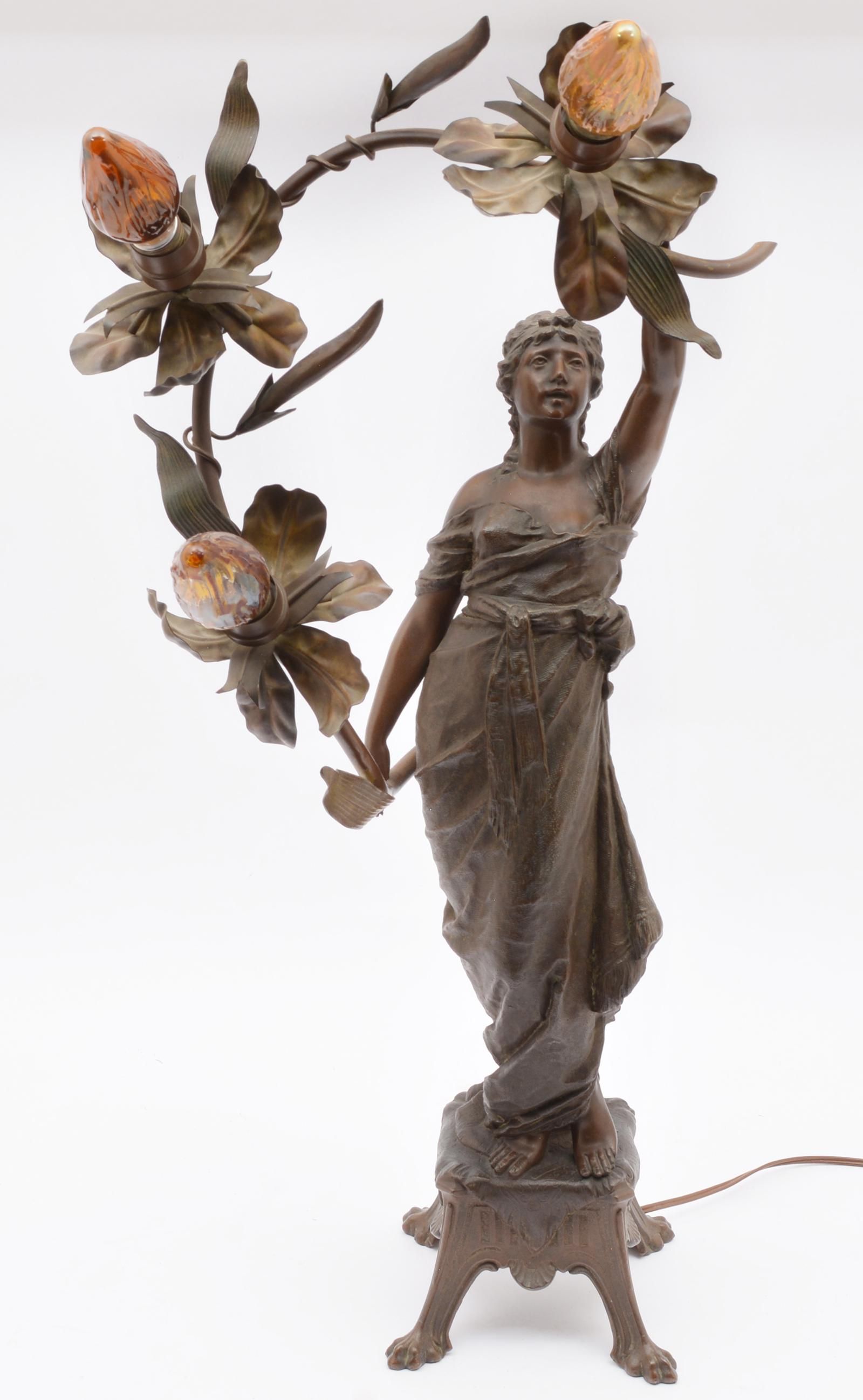 VICTORIAN FIGURAL LAMP WITH 3