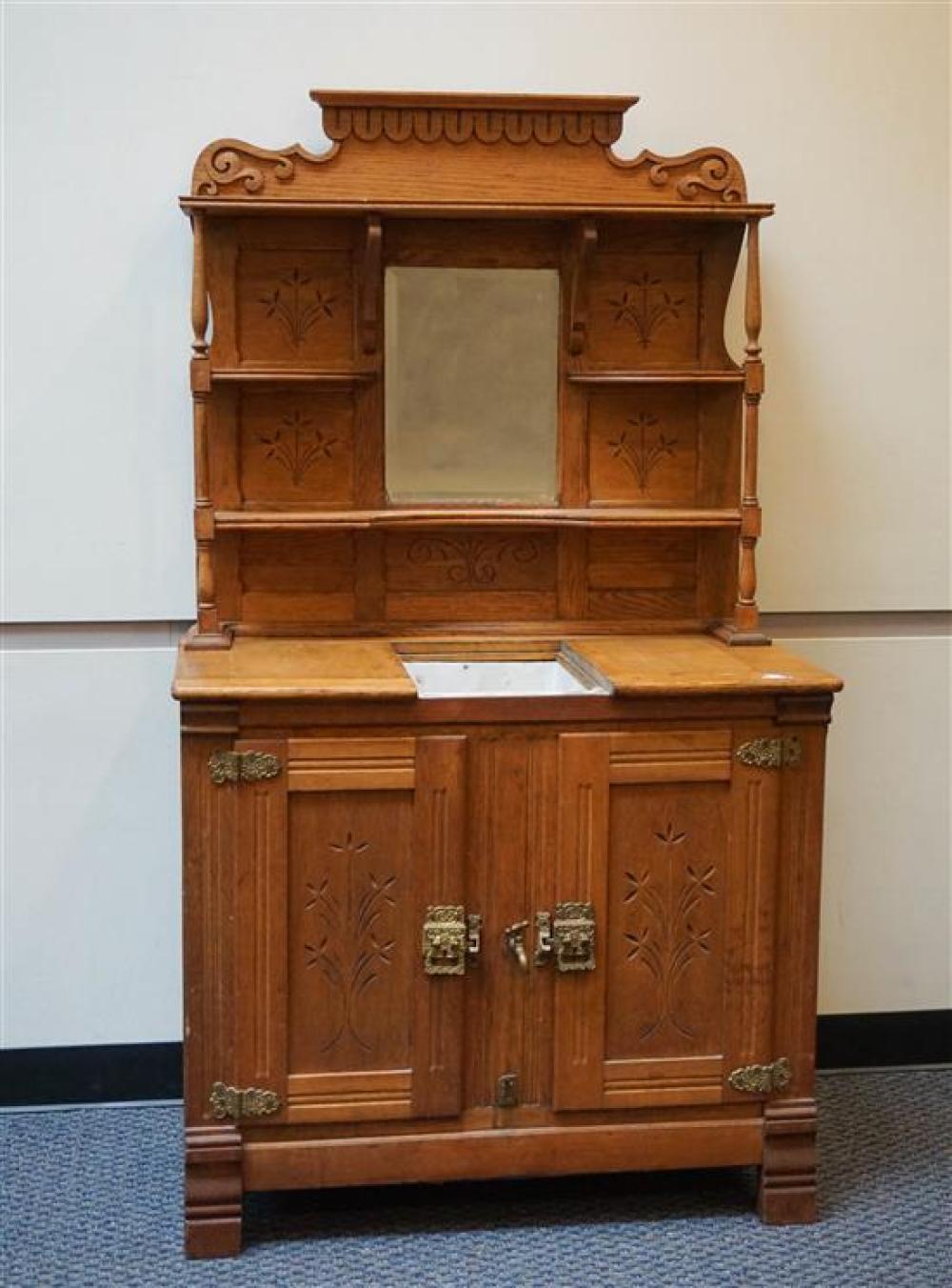 VICTORIAN ICE BOX WITH MIRRORED