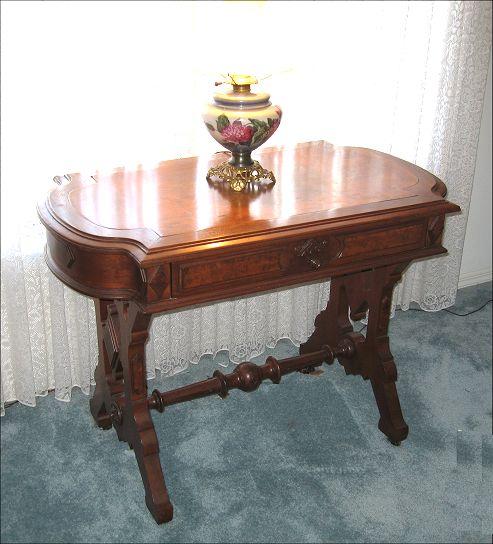 VICTORIAN LAMP TABLE: 31'' h. x