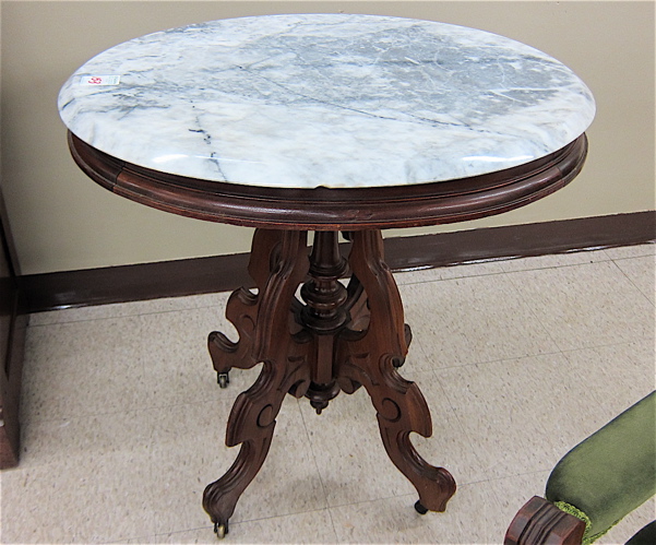 VICTORIAN LAMP TABLE American c.