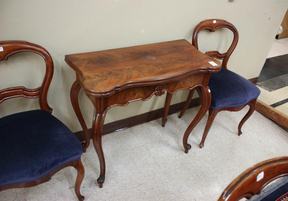 VICTORIAN MAHOGANY CARD TABLE AND