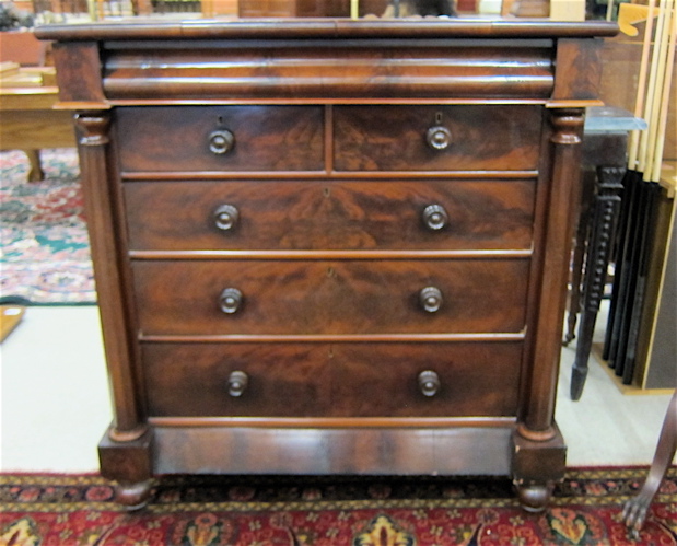 VICTORIAN MAHOGANY CHEST OF DRAWERS