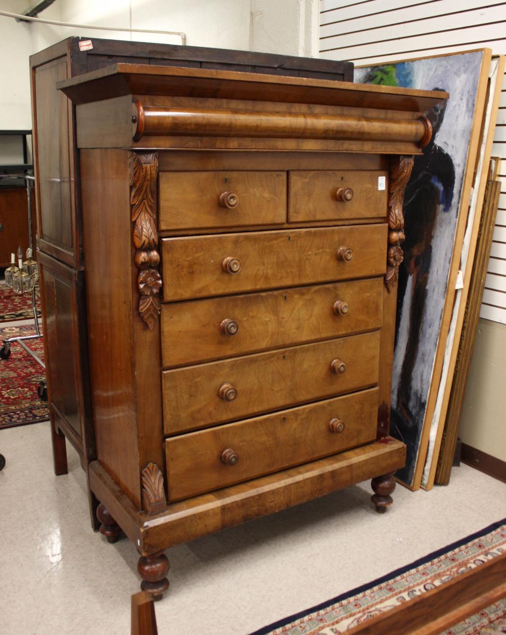 VICTORIAN MAHOGANY CHEST ON