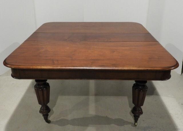VICTORIAN MAHOGANY DINING TABLEA