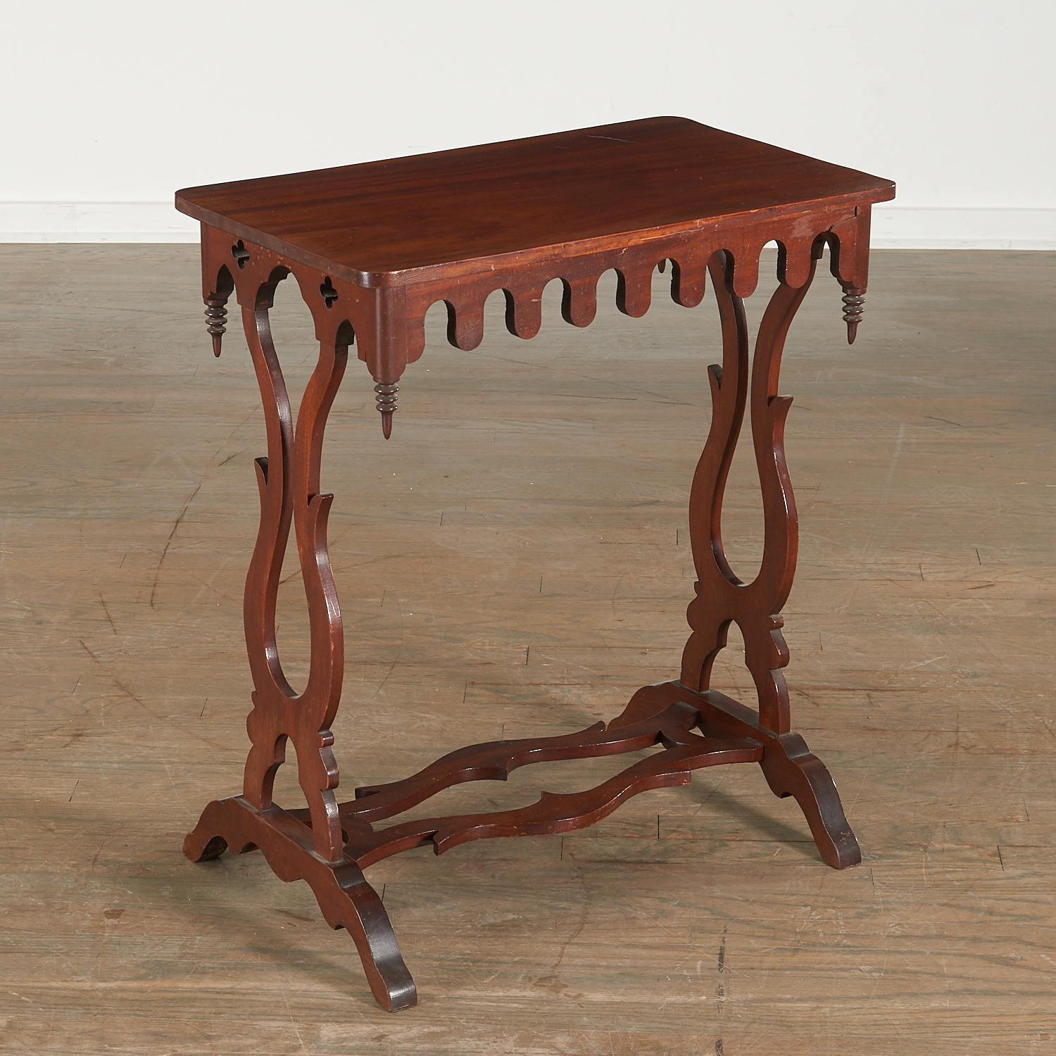 VICTORIAN MAHOGANY SIDE TABLE