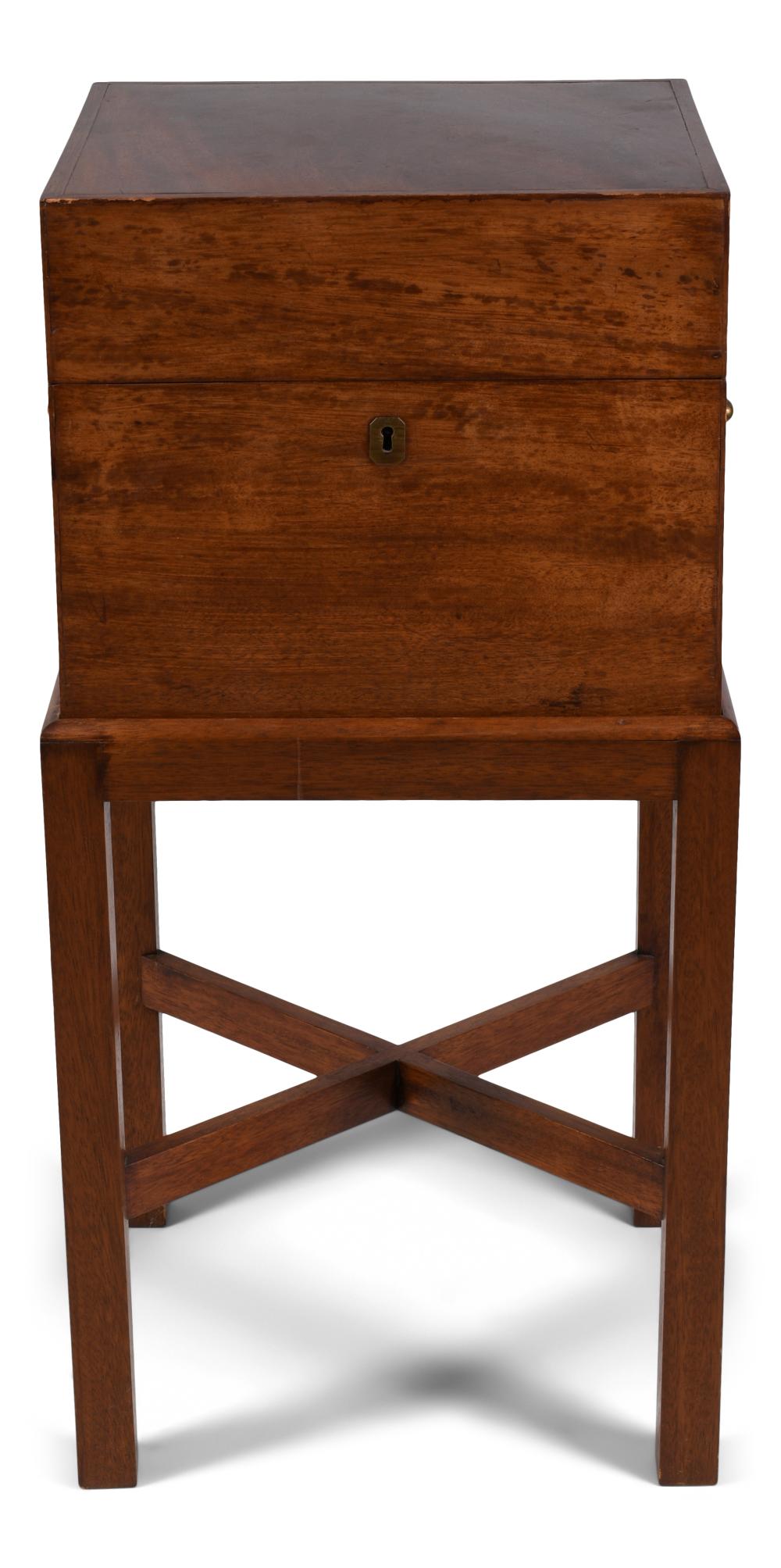 VICTORIAN MAHOGANY TANTALUS ON
